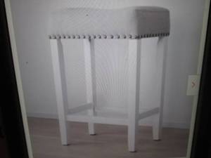 lot 218 image: Hylie Nailhead 24 White and Gray C...