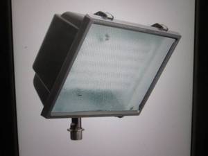 lot 220 image: Bronze Triple-Tube Outdoor Fluoresc...