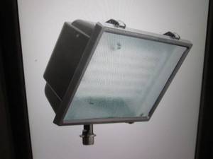 lot 221 image: Bronze Triple-Tube Outdoor Fluoresc...
