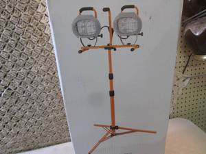 lot 226 image: HDX 1000 Watt Halogen Work Light wi...