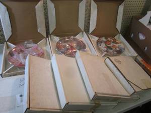 lot 262 image: Lot of Assorted Vintage Collector P...