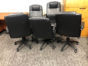lot 49 image: Lot Of 5 Leather Executive Office Chairs - Great Condition Except Arms Have Wear