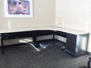 lot 6 image: Herman Miller White Laminate Top L Shape 3 Section Office Workstation Desk With 3 Drawer Filing Cabinet - Great Condition 