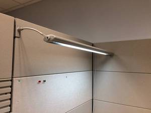 lot 20 image: Fantastic Attachable Shelf Light