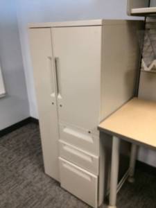 lot 45 image: WOW Metal Office Storage Center Locker - Excellent Condition 