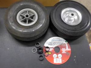 lot 13 image: 2 Tires 1 - 10 Universal Pneumati...