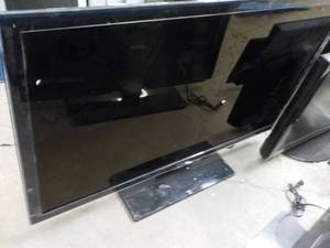 lot 34 image: Samsung 46 Smart TV Powers On...