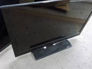 lot 35 image: Westinghouse 40 Smart TV Powers O...