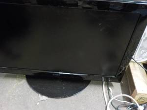 lot 36 image: Coby 32 Smart Tv Powers On...