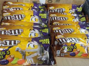 lot 45 image: 12 - 3.27 oz Bags Peanut M&Ms...