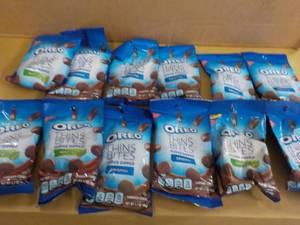 lot 51 image: 12 - 1.7 oz Oreo Thins Bites best ...