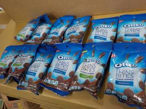 lot 52 image: 12 - 1.7 oz Oreo Thins Bites best ...