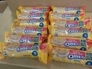 lot 53 image: 12 - 4 oz Golden Double Stuff Oreo...