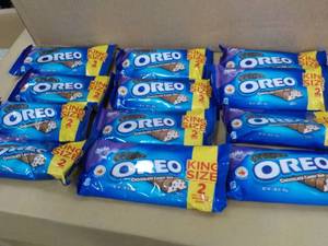 lot 62 image: 12 - 2.88 Oreos King Size Chocolat...
