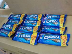 lot 63 image: 12 - 2.88 Oreos King Size Chocolat...