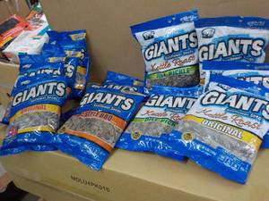 lot 66 image: 11 Bags Giants Sunflower Seeds Vari...