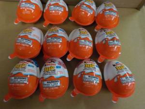 lot 67 image: 12 Kinder Joys...