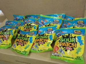 lot 83 image: 12 - 5 oz Sour Patch Kids Candy be...