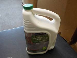 lot 124 image: 128 oz bottle Bona Stone, Tile and ...