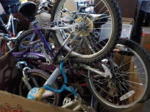 lot 139 image: 6 Bikes and a Scooter some might n...