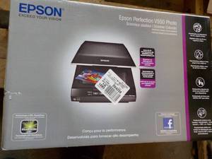 lot 152 image: New in Box Epson Perfection V550 Ph...