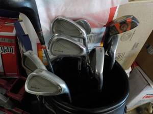 lot 155 image: King Set of Golf Clubs with Kaddie ...