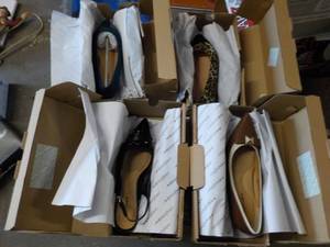 lot 167 image: 4 pair Comfort View New Shoes size...