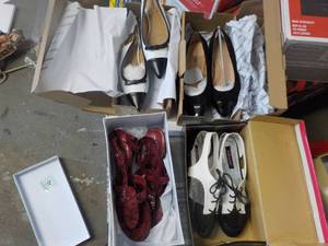lot 173 image: 2 pair Comfort View new shoes size ...