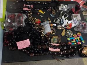lot 206 image: Jewelry and Old Photos...