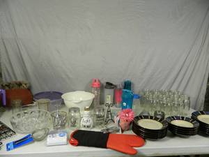 Kitchen Items, Tervis, Pyrex, Blender Bottle, and More