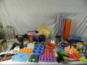 Large Lot of Kitchen Products