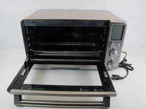 lot M8 image: Breville The Smart Oven Toaster Oven - Model BOV900BSSUSC