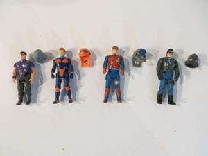 lot 8 image: 12 VINTAGE Kenner M.a.s.k. Figures with Helmets
