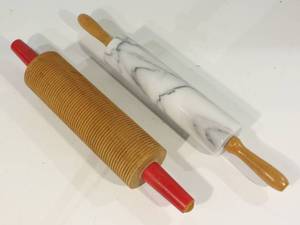 lot 29 image: 2 Rolling Pins