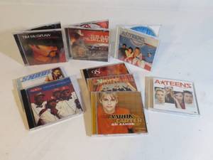 lot 52 image: Box of 50 Miscellaneous CDs