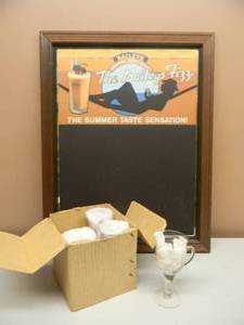 lot 31 image: BAILEYS IRISH CREAM CHALK BOARD WITH 4 STEMMED COFFEE MUGS IN THE BOX - SEE PICTURES