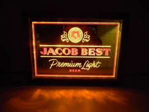 lot 41 image: VINTAGE JACOBS BEST BEER LIGHTED MIRROR SIGN - WORKS - VERY COOL UNIQUE PIECE - APPROX 20 BY 15 - SEE PICTURES
