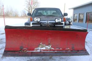 lot 4816 image: 1998 Dodge Ram 2500 4x4 SLT Plow Truck - 2 Owners -