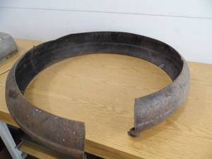 lot 5 image: Vimntage Wheel Cover