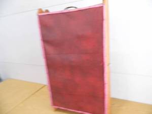 lot 9 image: Sewing Thread Holder