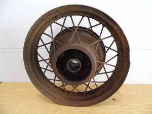 lot 18 image: Antique Rim