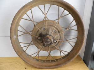 lot 20 image: Antique Ford Rim