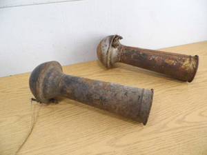 lot 22 image: Lot of 2 Antique Car Horns