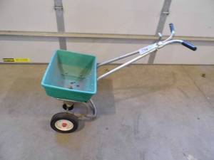 lot 76 image: Red Devil Spreader