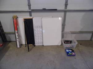 lot 88 image: Lot of 2 Easels - Boards