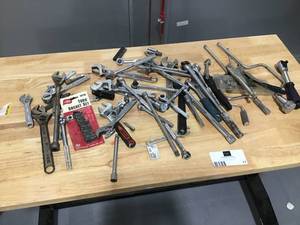 lot 17 image: Lot of  hand tools - Ratchets, wrenches and more