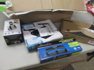 TV Wall Mount, 3 Hole Punch Assorte...