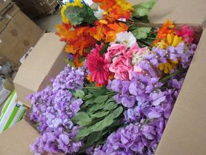 Box of Artificial Flowers & Leaves...