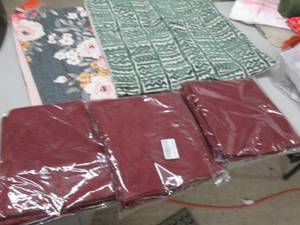 2 Large Pillow shams, 6 - 20x20 inc...