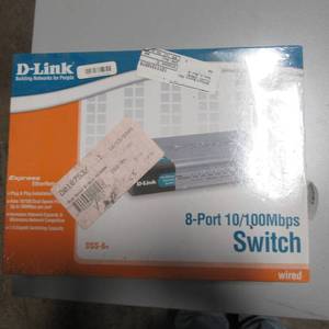 lot 31 image: New D-Link 8 Port Switch